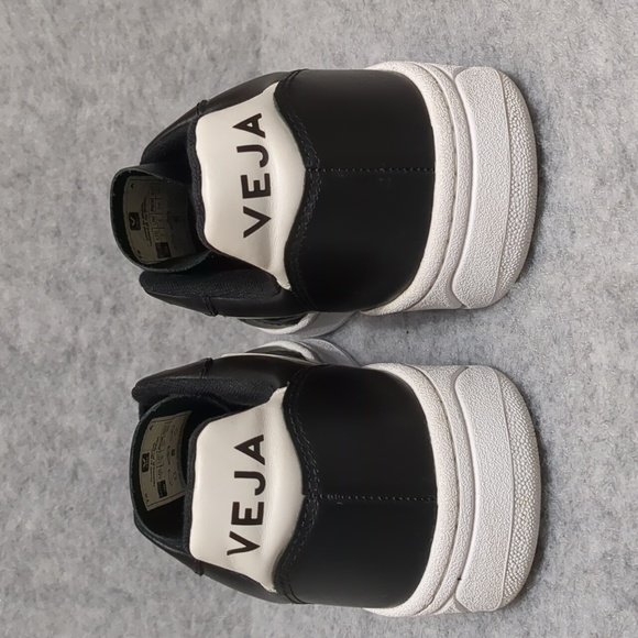 Veja v10 leather sneakers  black and white Women's Shoes Size 7 - Picture 4 of 10